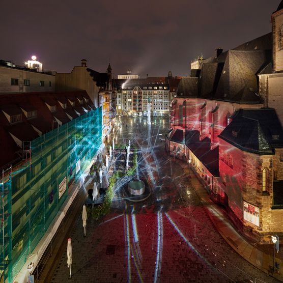 Lichtfest Leipzig 2019: Eröffnung Lichtraum 2 am Nikolaikirchhof "Wir wollen raus!" – "Wir bleiben hier!"