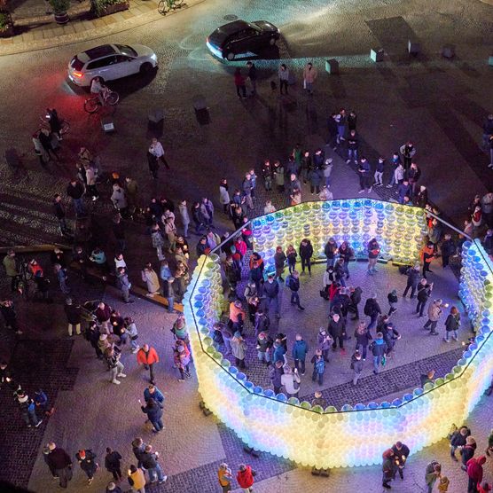 Lichtfest Leipzig 2021: dynamische und begehbare Lichtinstallation "Ring (do/undo/redo)" von Brut Deluxe auf dem Burgplatz
