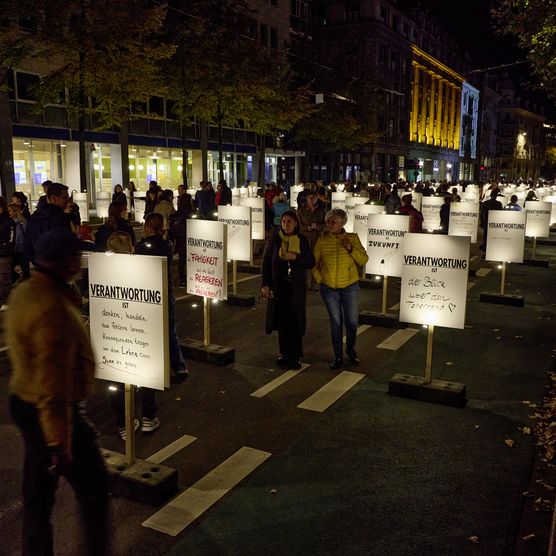Lichtfest Leipzig 2024 mit dem Projekt "Vertrauen – Freiheit – Verantwortung" von Anke Stiller