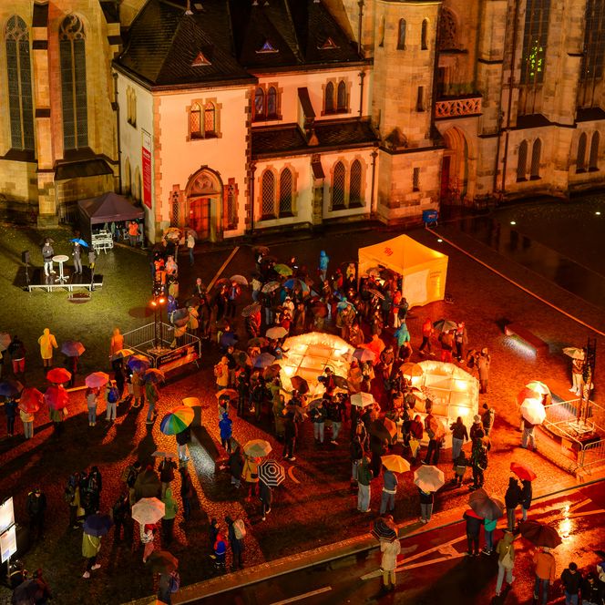 Lichtfest 2026: Blick auf das Kerzenpodest am Thomaskirchhof