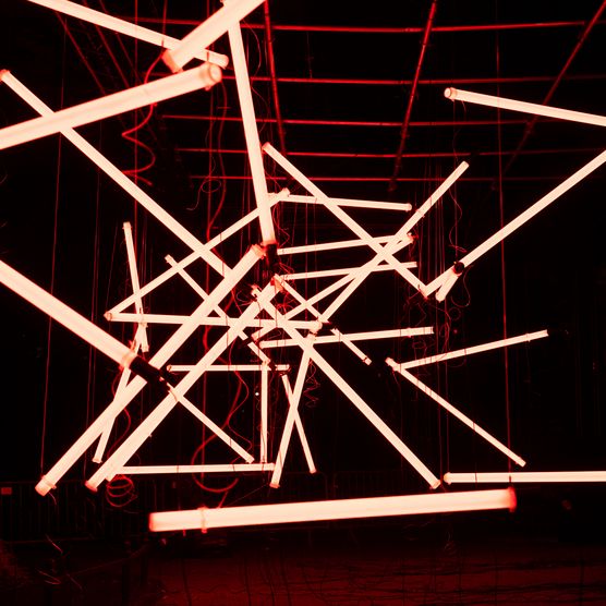 Lichtfest Leipzig 2024 mit der Lichtinstallation "FREIHEIT?" von Loomaland
