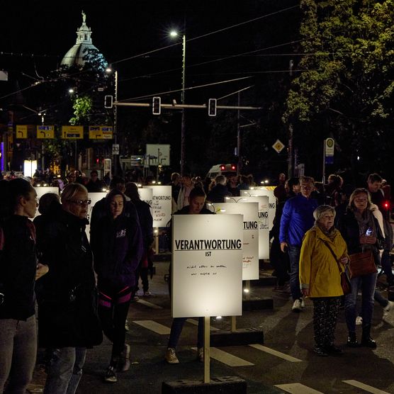 Lichtfest Leipzig 2024 mit dem Projekt "Vertrauen – Freiheit – Verantwortung" von Anke Stiller