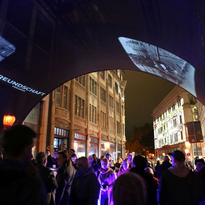 Lichtfest Leipzig 2025: das Auszubildendenprojekt „Gedankenspiegel“