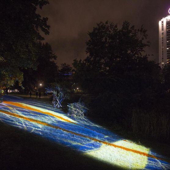 Lichtfest Leipzig 2019: Eröffnung Lichtraum 3 "Schließt euch an!" im Park am Schwanenteich