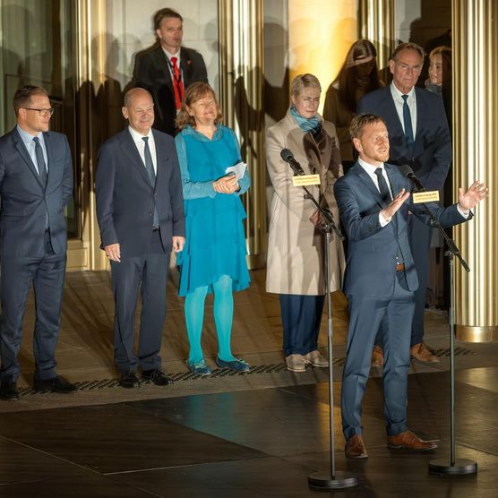 Lichtfest Leipzig 2024 Eröffnung auf dem Augustusplatz mit Grußworten von Elke Urban, Olaf Scholz, Burkhard Jung und Michael Kretschmer