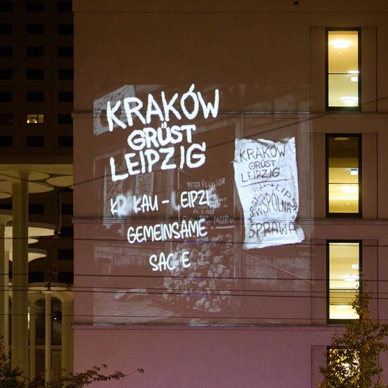 Lichtfest Leipzig 2024 mit Projekt der Partnerstadt Krakau "Kraków grüst Leipzig" am Tröndlinring Leipzig