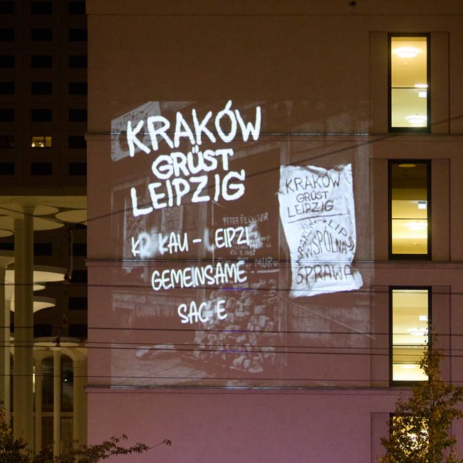 Lichtfest Leipzig 2024 mit Projekt der Partnerstadt Krakau "Kraków grüst Leipzig" am Tröndlinring Leipzig