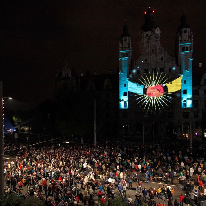 Lichtfest Leipzig 2014: Wahlraum "I vote, I build" von Théoriz Studio am Neuen Rathaus