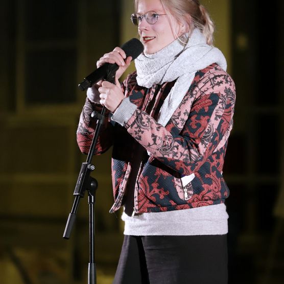 Lichtfest Leipzig 2019: Eröffnung Lichtraum 4 "Keine Gewalt!" im Innenhof der ehemaligen Stasi-Zentrale/Runde Ecke