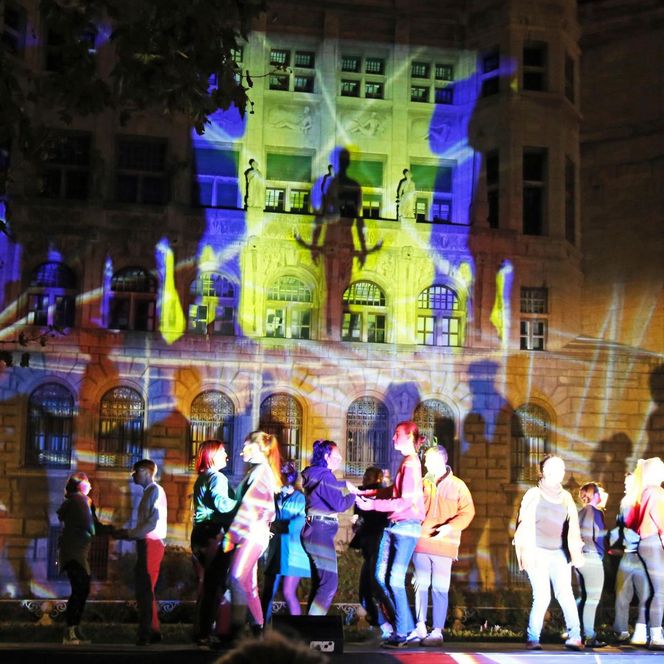 Lichtfest Leipzig 2019: Eröffnung Lichtraum 5 "Jetzt oder nie – Demokratie!" am Goerdeler-Denkmal am Neuen Rathaus Leipzig