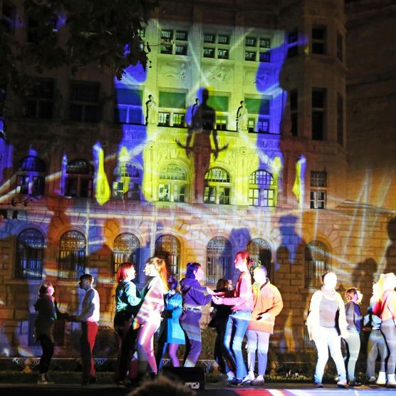Lichtfest Leipzig 2019: Eröffnung Lichtraum 5 "Jetzt oder nie – Demokratie!" am Goerdeler-Denkmal am Neuen Rathaus Leipzig
