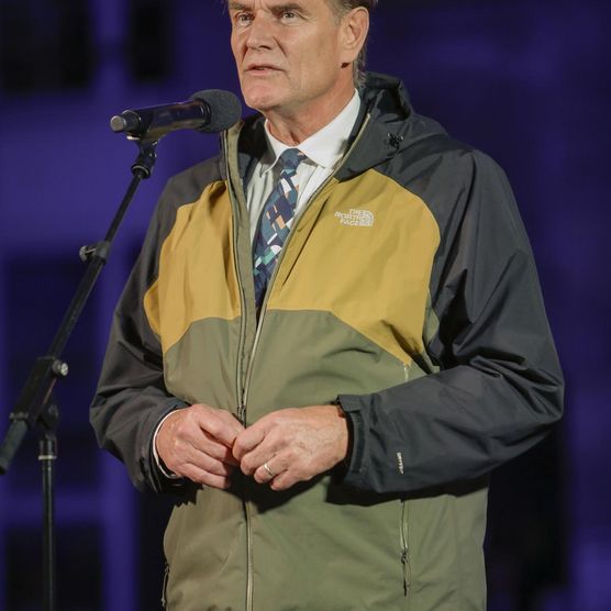 Lichtfest Leipzig 2023: Eröffnung auf dem Nikolaikirchhof mit Grußworten von Burkhard Jung u. a.