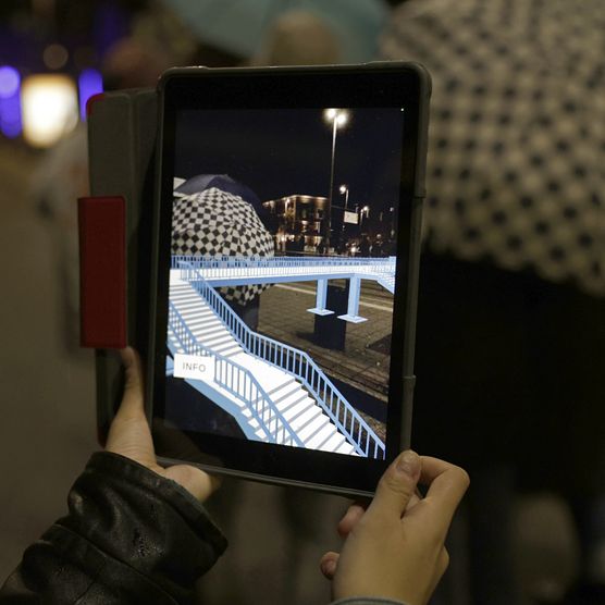 Lichtfest Leipzig 2024 mit 3D-Animation mittels Augmented-Reality-Web-App "Blaues WundAR" von Maix Mayer am Goerdelerring Leipzig
