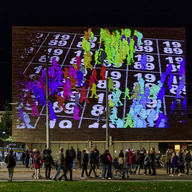 Lichtfest Leipzig 2024 mit der interaktiven Installation "Menschenmenge" von AlexP