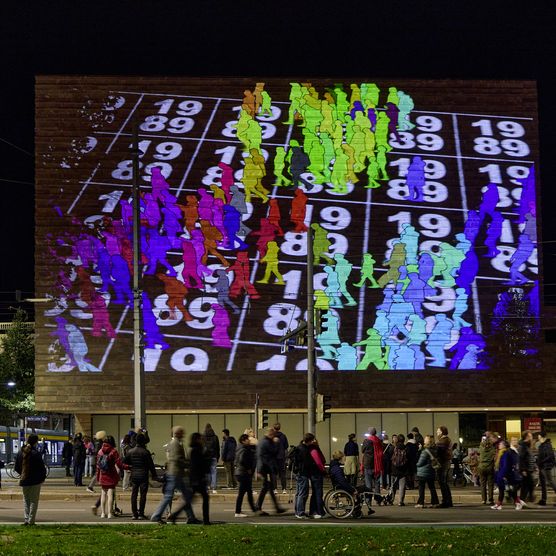 Lichtfest Leipzig 2024 mit der interaktiven Installation "Menschenmenge" von AlexP