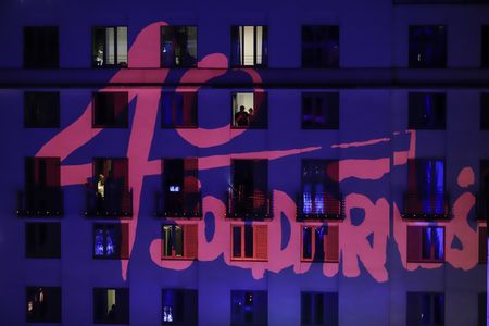 Das Lichtfest Leipzig 2020 auf dem Nikolaikirchhof mit Kerzenpodest und Lichtprojekten