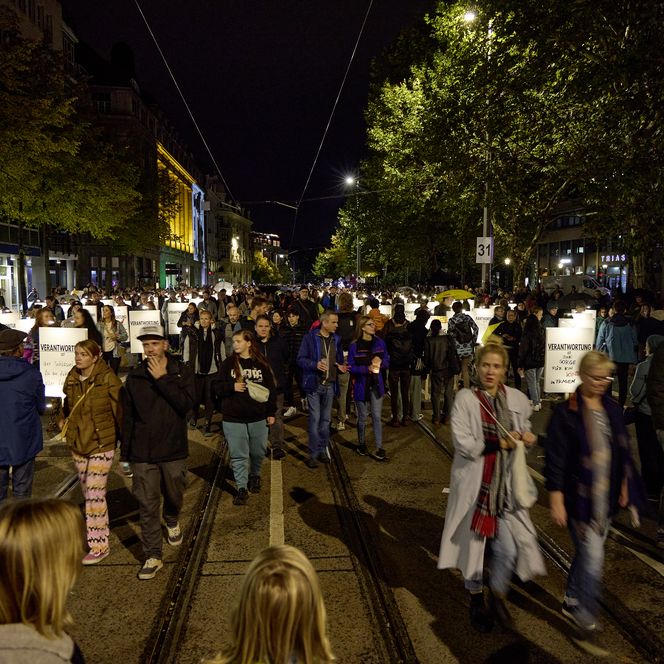 Lichtfest Leipzig 2024 mit der interaktiven Installation "Vertrauen – Freiheit – Verantwortung" von Anke Stiller