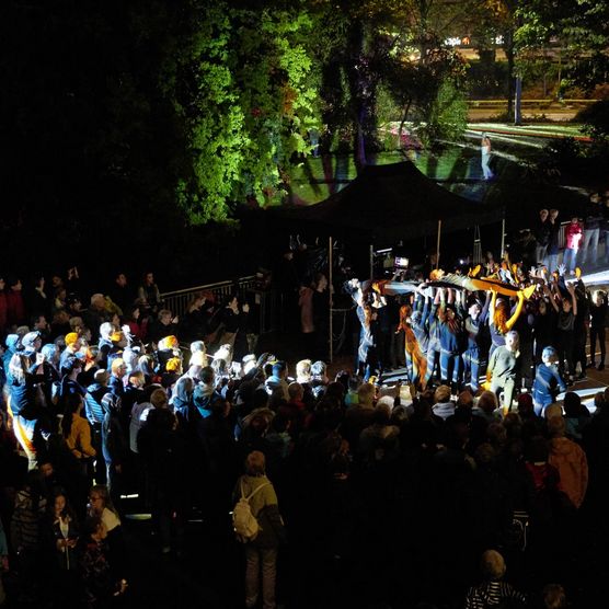 Lichtfest Leipzig 2019: Eröffnung Lichtraum 3 "Schließt euch an!" im Park am Schwanenteich