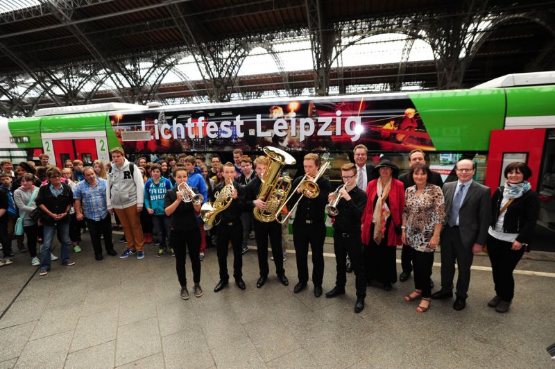 Die Taufe des Lichtfest Leipzig-Zuges von der Erfurter Bahn im Hauptbahnhof Leipzig am 14. Juli 2014. Foto: Westend PR